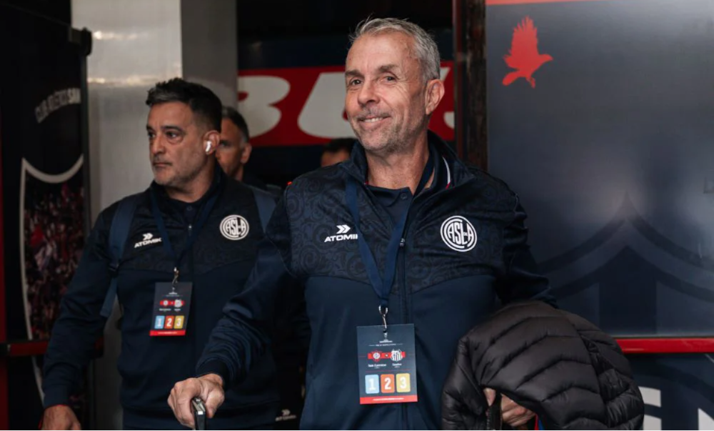 El equipo de Boedo defiende la punta del Grupo D ante Deportivo Cuenca.