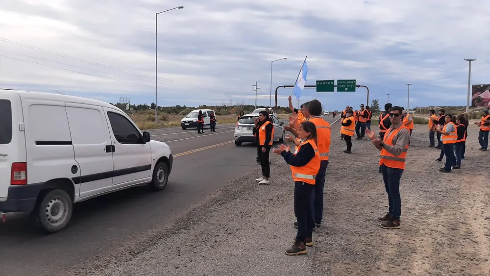 Movilizacion-y-banderazo-de-trabajadores-de-Vialidad-Nacional-por-despidos