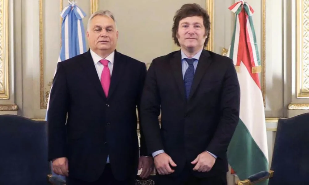 La llegada a Budapest incluyó una primera actividad formal en el Palacio Sándor.