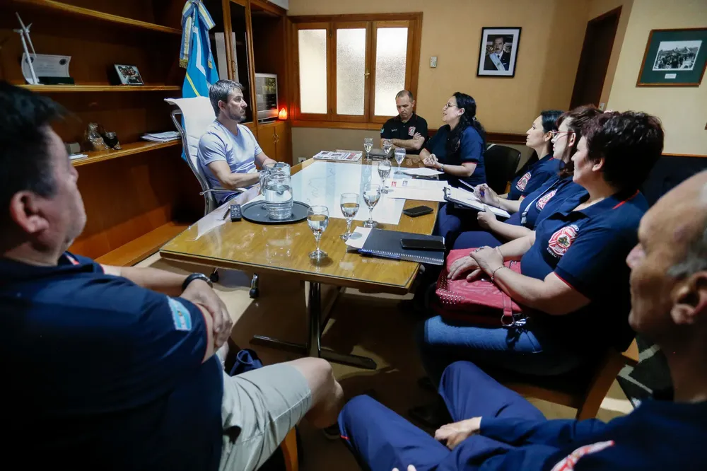 Bomberos Trelew con Merino
