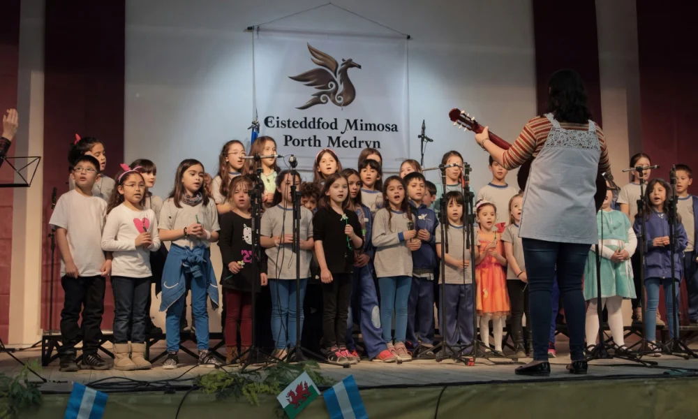 La creciente participación de niños y jóvenes en las distintas disciplinas artísticas vinculadas a la tradición galesa.