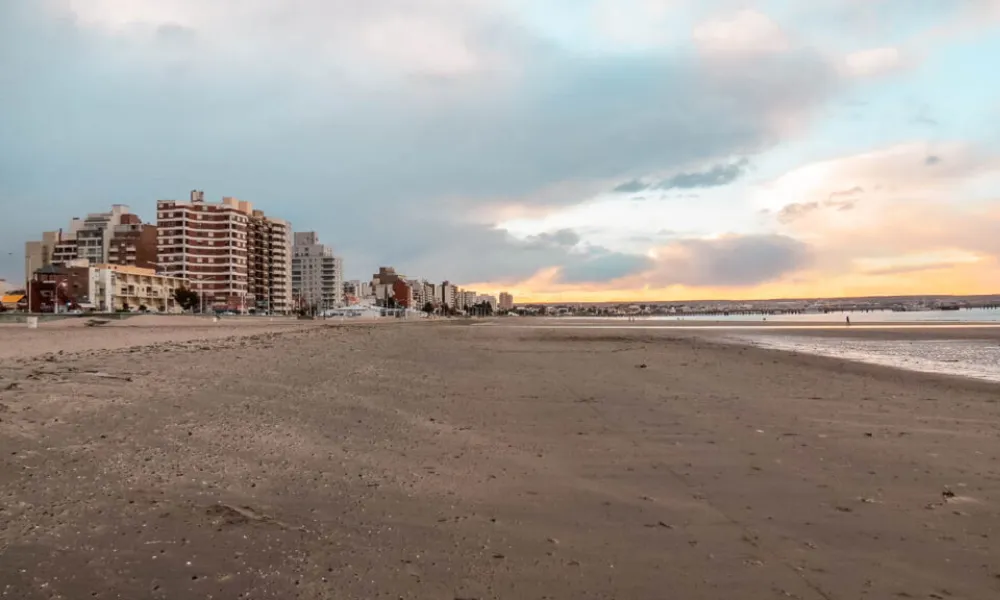 Puerto Madryn con día nublado