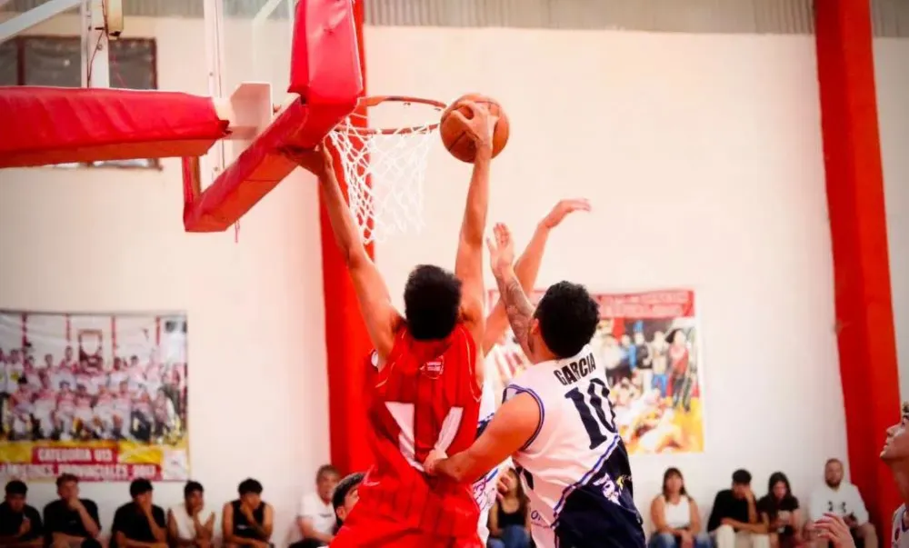 Racing venció a Deportivo Madryn en un cierre intenso