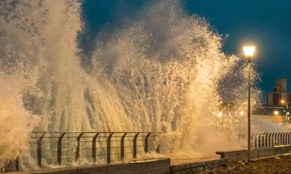 Marejada en Comodoro foto La Opinión Austral