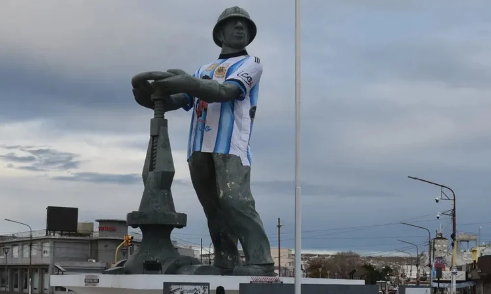 El Gorosito vestido con camiseta de la selección