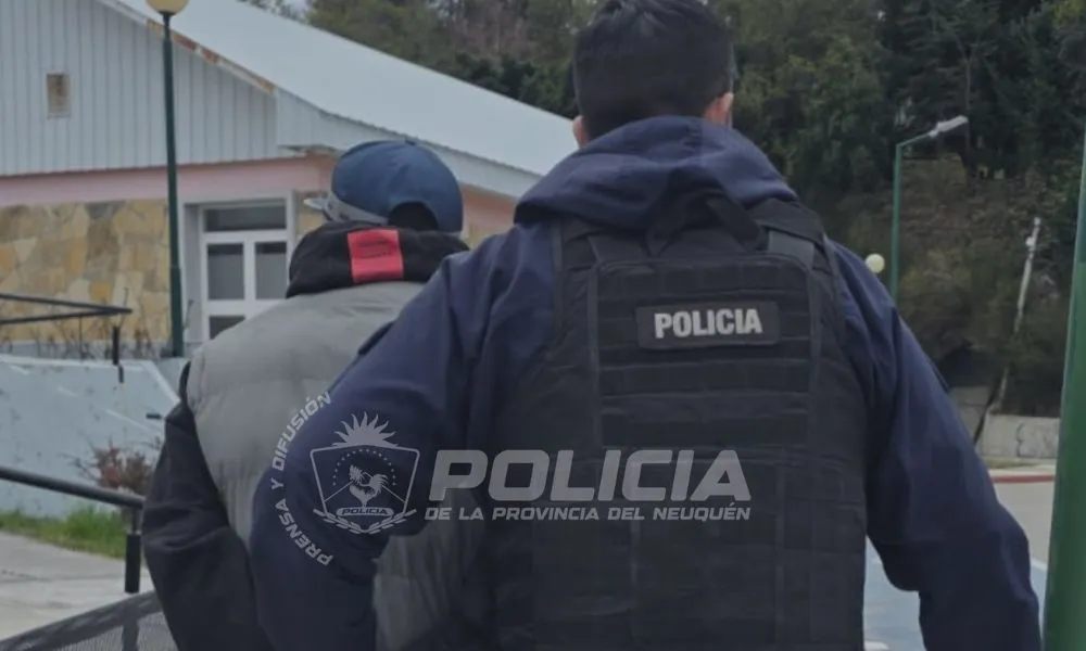 Delincuente con orden judicial de abandonar Villa la Angostura