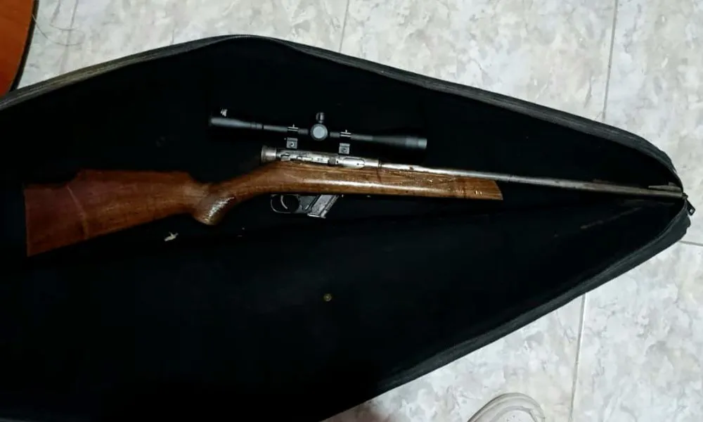 Secuestran un arma en operativos