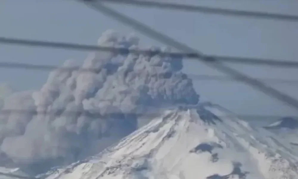 Fumarola en el volcán Nevados del Chillán