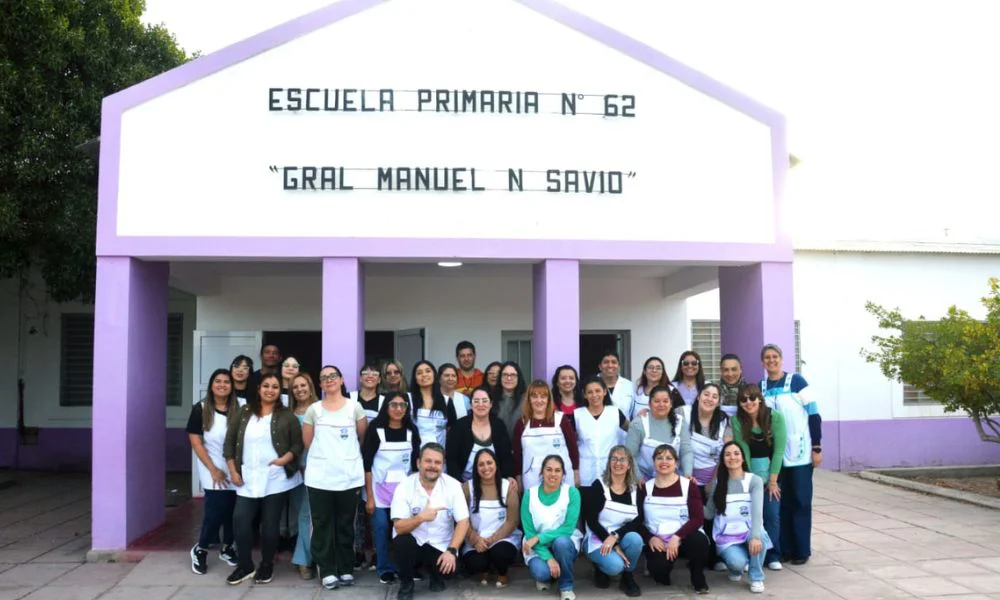 Docentes y directivos de la Escuela 62
