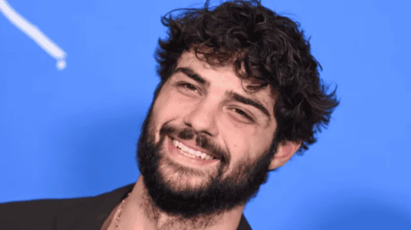 Noah Centineo, quien interpretará al joven Rambo en sus primeros años como soldado.