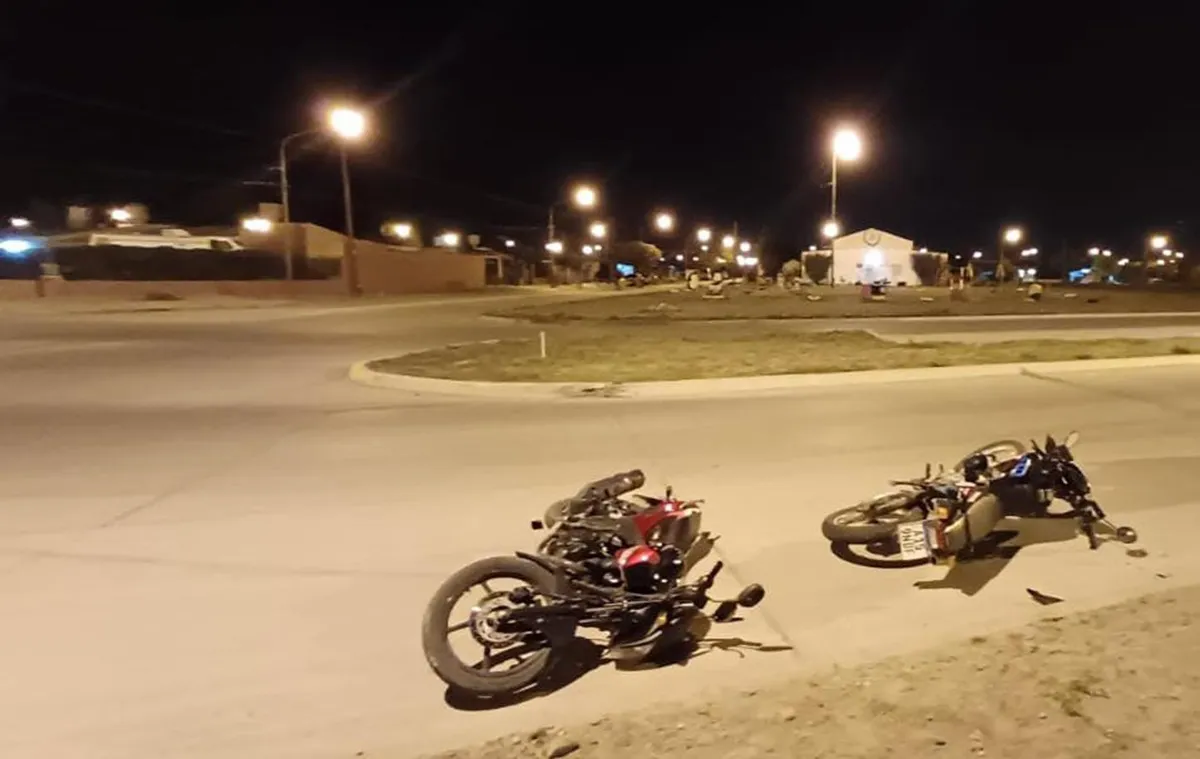 Motos chocadas en el control policial