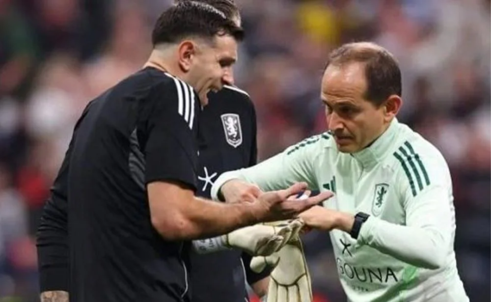 El arquero argentino se lesionó antes de la final de la Europa League.