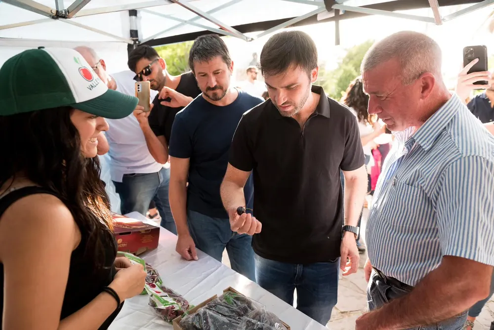 Dario James, con el gobernador Ignacio Torres y el intendente Merino