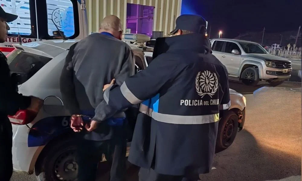 Hierieron a un policía en la cabeza en Comodoro