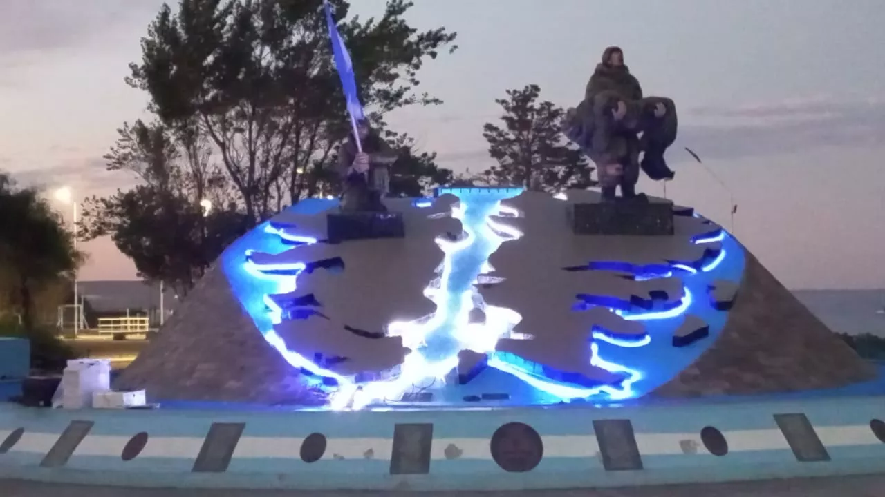 monumento iluminado