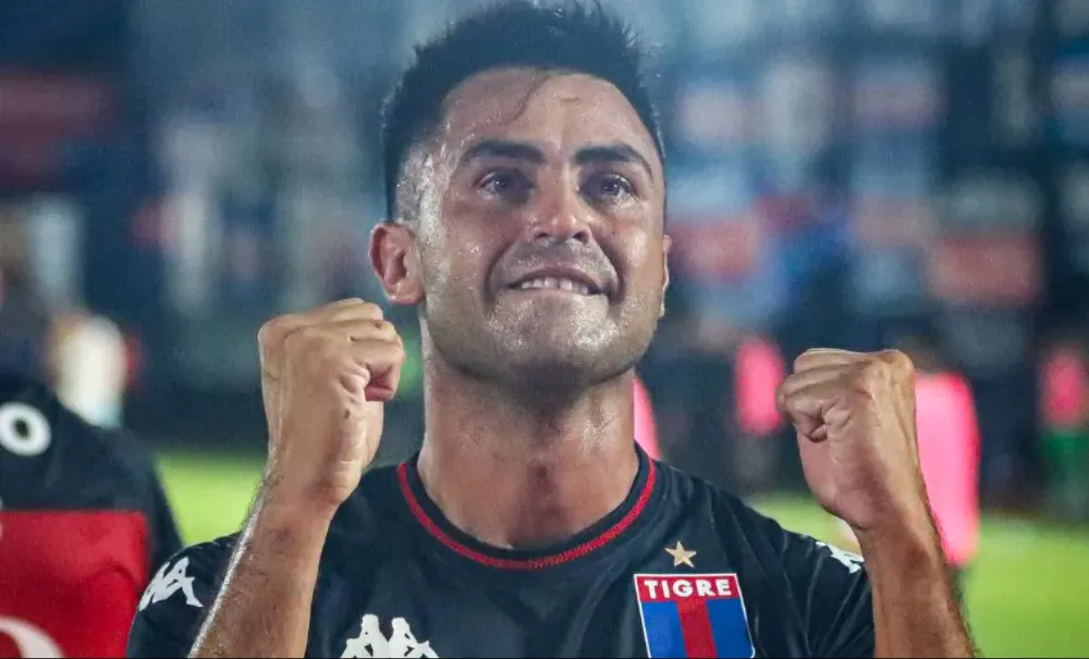 El enganche debutó con gol ante Racing, selló la victoria en Victoria