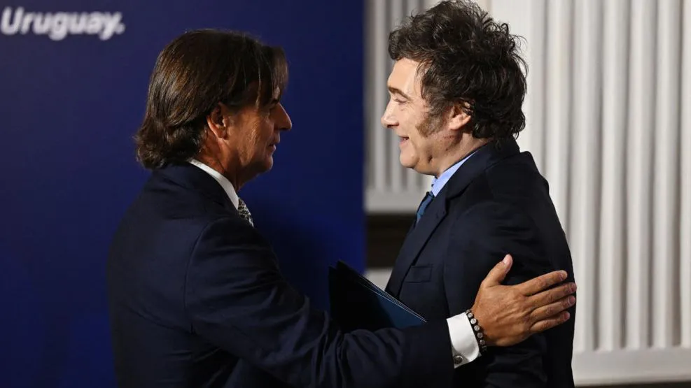 Javier Milei recibido por Lacalle Pou