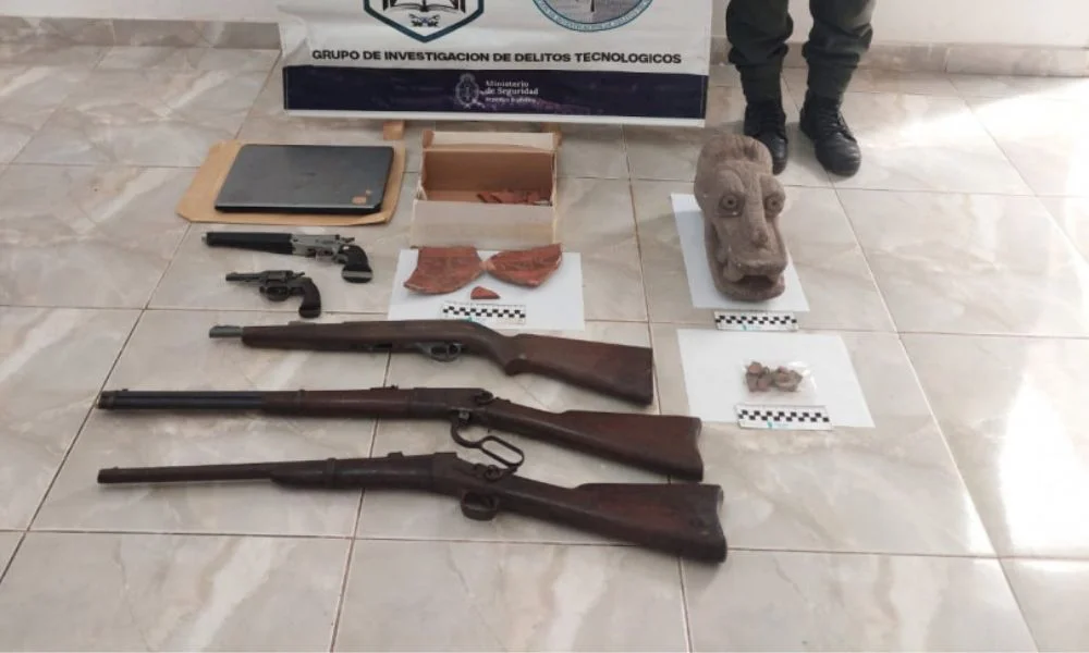 Secuestran piezas arqueológicas y armas