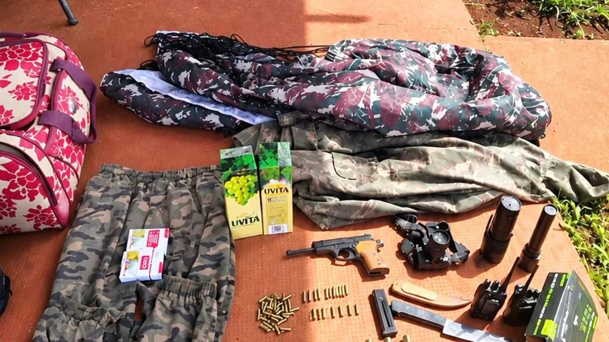 Interceptan a dos hombres armados en un área rural de Santiago de Liniers.