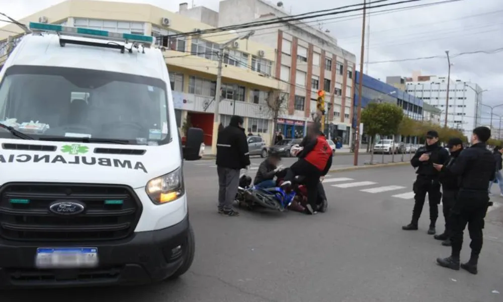 accidente entre auto y moto