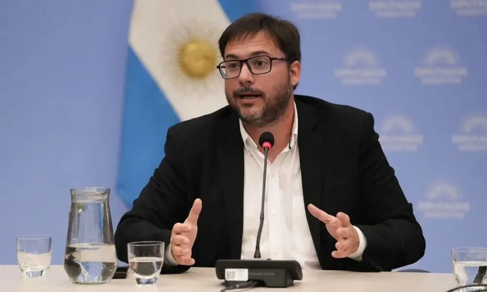 Oscar agost Carreo, presidente de la Comisión Investigadora $Libra