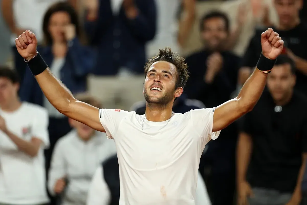 TOMÁS ECHEVERRY SIGUE HACIENDO HISTORIA EN ROLAND GARROS