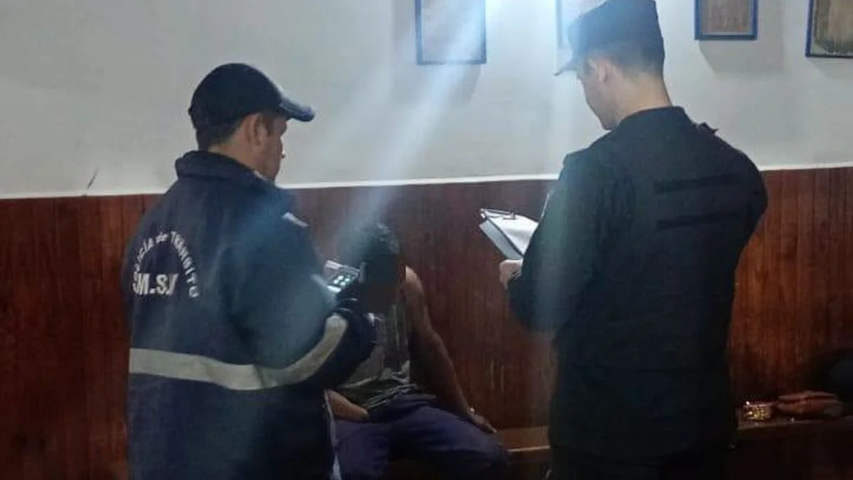 Detienen a un motociclista que conducía con 2,45 de alcohol en sangre