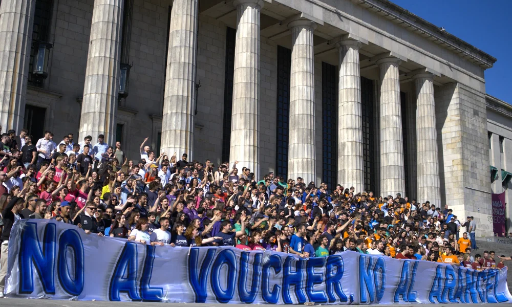 La medida impacta de lleno en miles de estudiantes y refleja un conflicto que ya venía escalando.