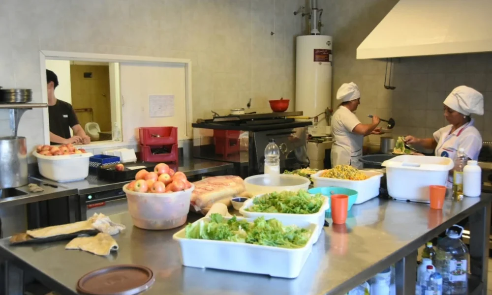 El servicio está destinado exclusivamente a estudiantes que cursan en la sede de la UNPSJB Trelew.