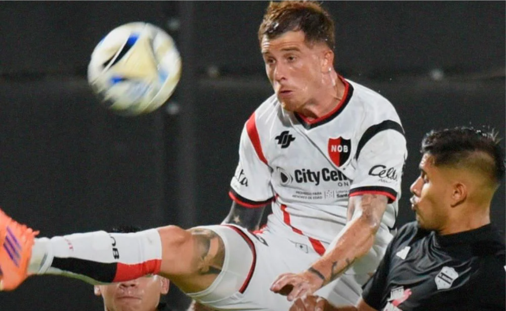 El equipo rosarino empató 1-1 ante Deportivo Riestra con un penal a los 43 del complemento.