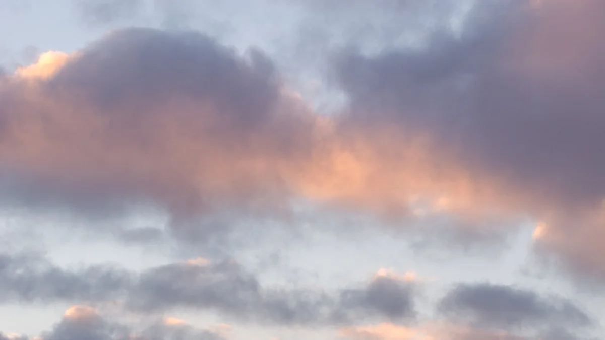 Cielo parcialmente nublado imagen lustrativa fuente Magnific
