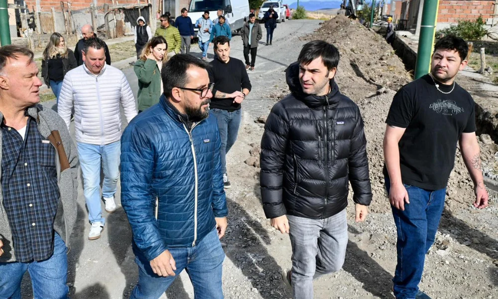 Recorrida del gobernador por Valle Chico