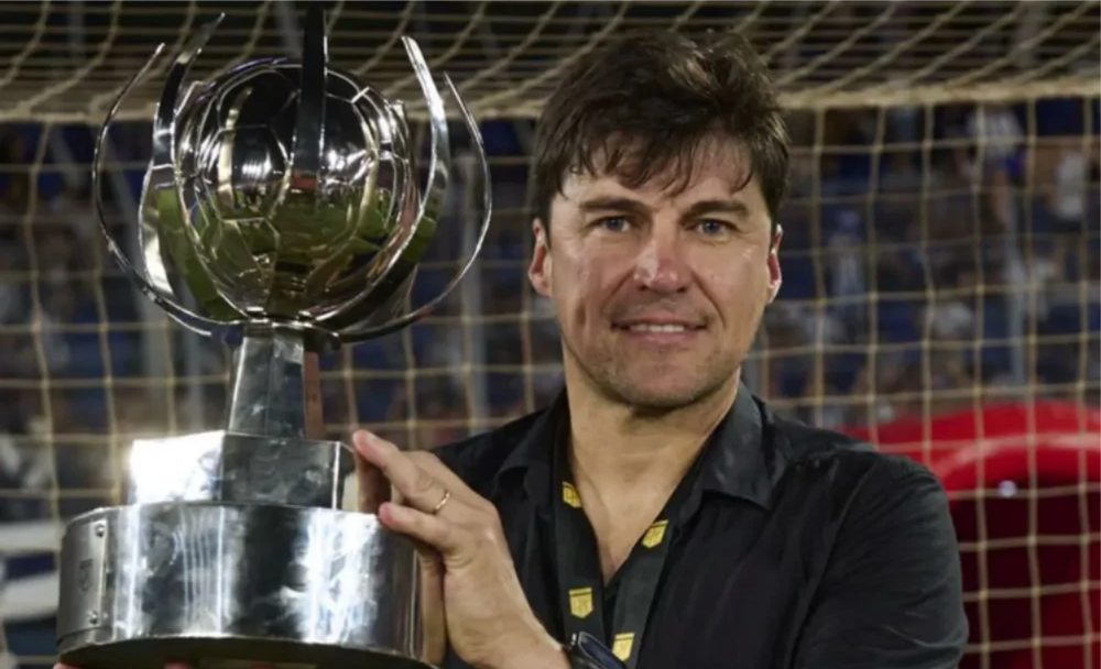 El uruguayo acordó su llegada para reemplazar a Eduardo Domínguez.