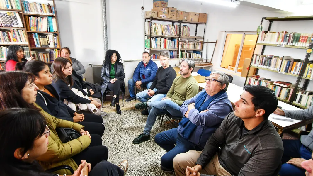Merino dialogó con vecinos del barrio Sarmiento