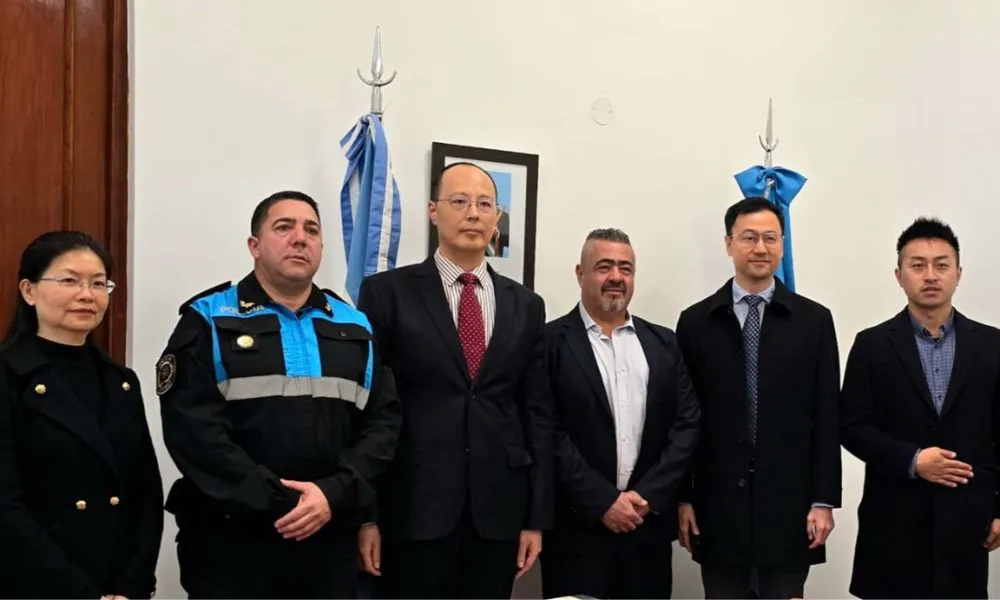 Comitiva de China con jefatura policial del Chubtu