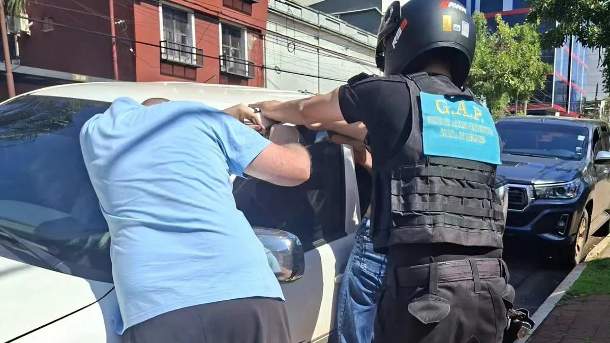 Rescatan a una beba de un año encerrada en una camioneta