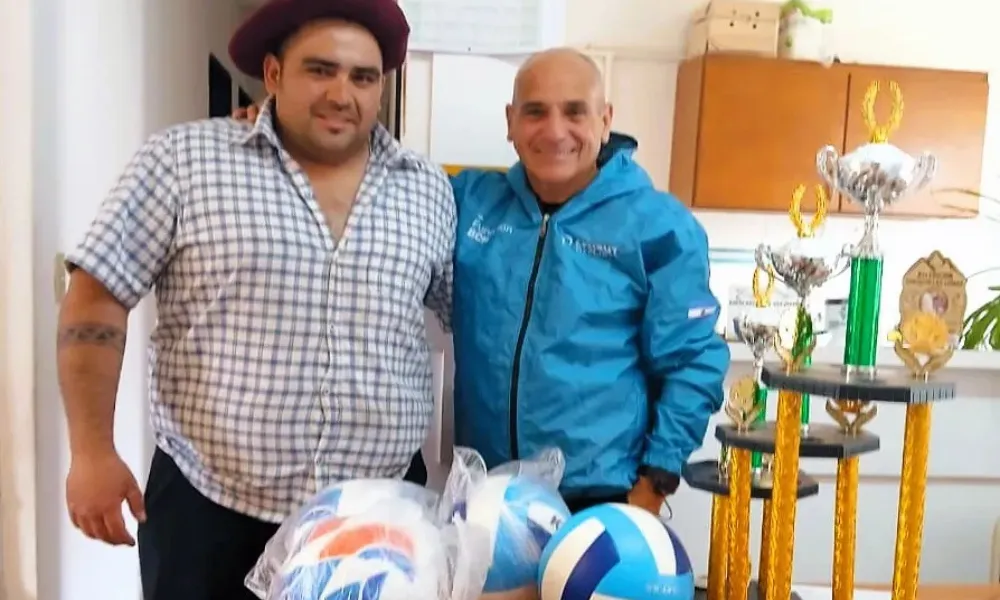 entrega de elementos en Aldea Apeleg