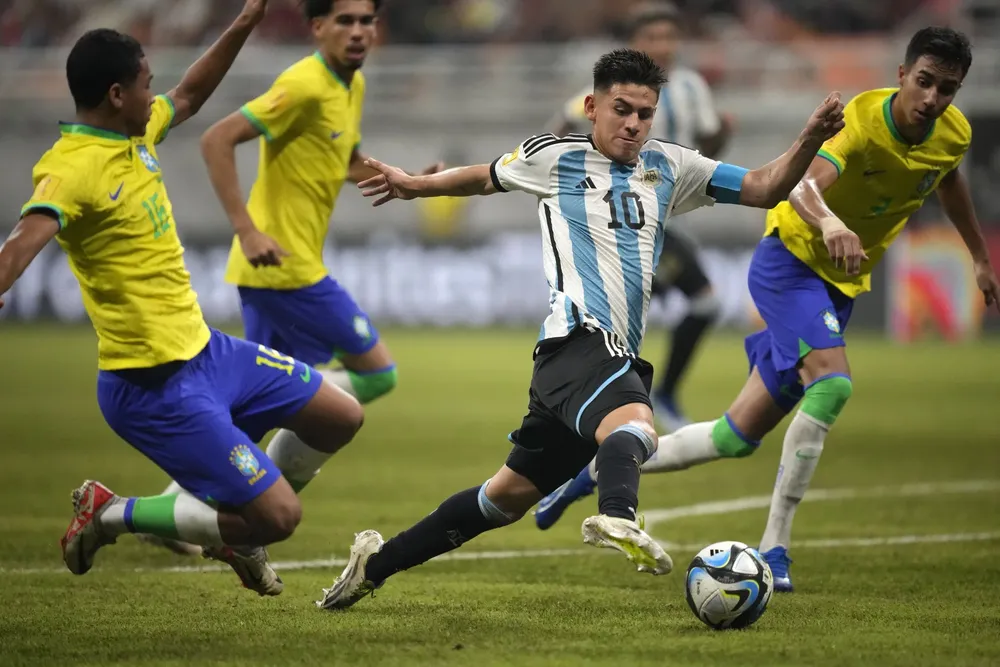 Agentina aplasto a Brasil 
