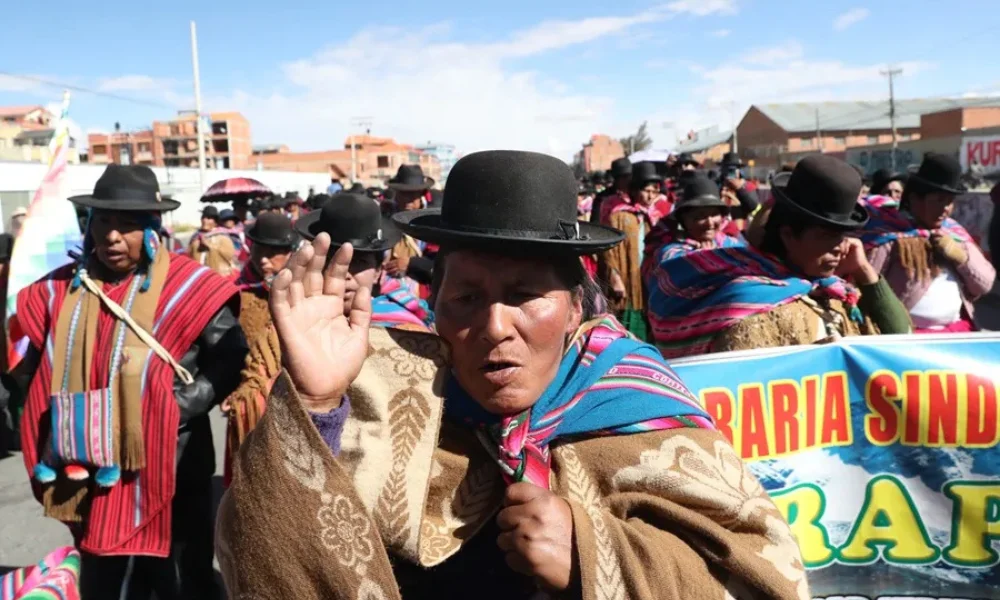Campesinos, indígenas, maestros, transportistas y mineros coinciden en cuestionar al Gobierno.