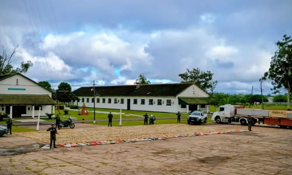 Un camión maderero ocultaba casi 3,6 toneladas de marihuana