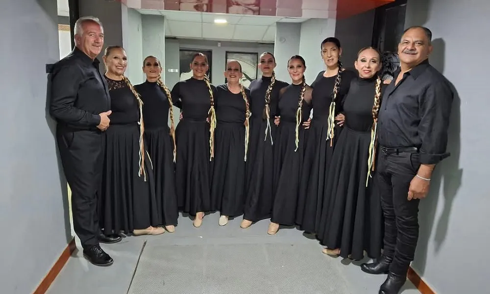 Ballet Agitando Pañuelos