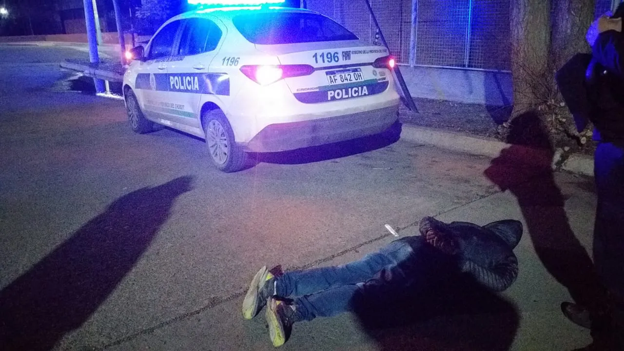 Menor detenido robando el calle Pellegrini Trelew 1