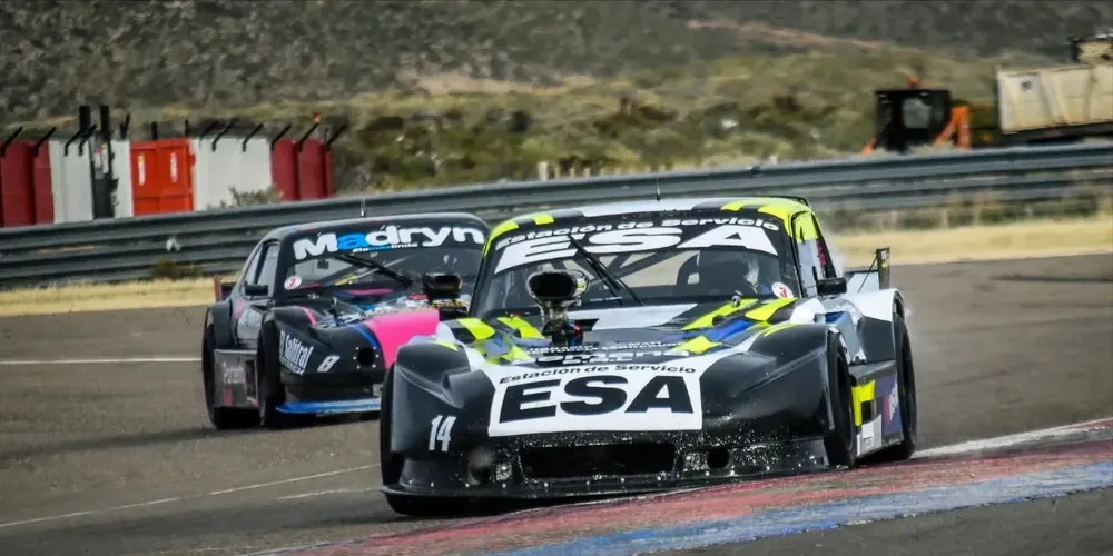 Trelew se transformó en una fiesta del automovilismo con más de 100 máquinas en pista y definiciones al rojo vivo