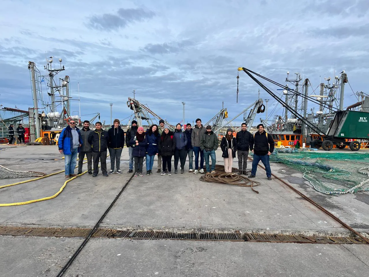 Alumnos UNPSJB en playa 2