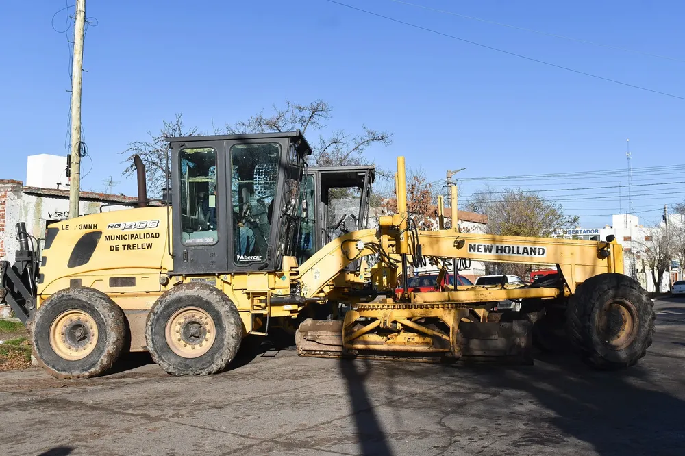 El municipio suma motoniveladora