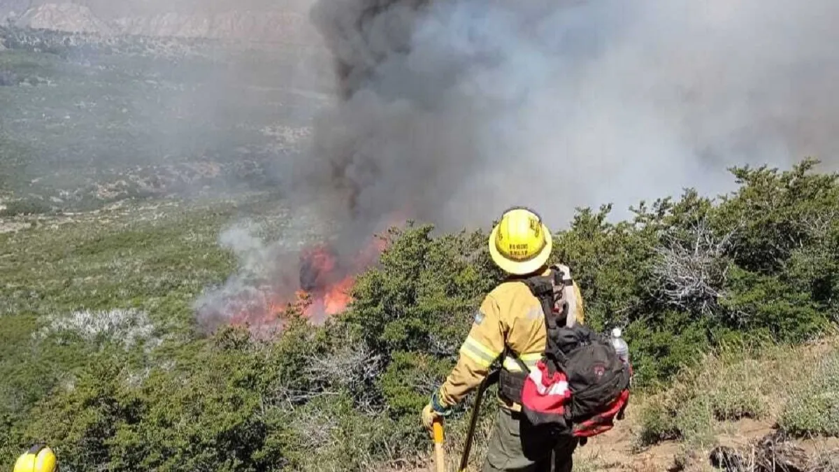 Incendio en la naciente del Río Chubut