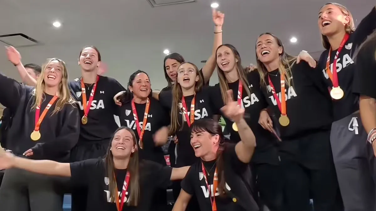 Las Leonas regresaron al país con la Copa del Mundo. Foto LA NACION