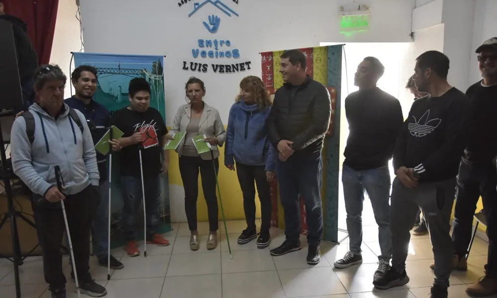 Entrega de elementos a la Escuela 525 de Rawson