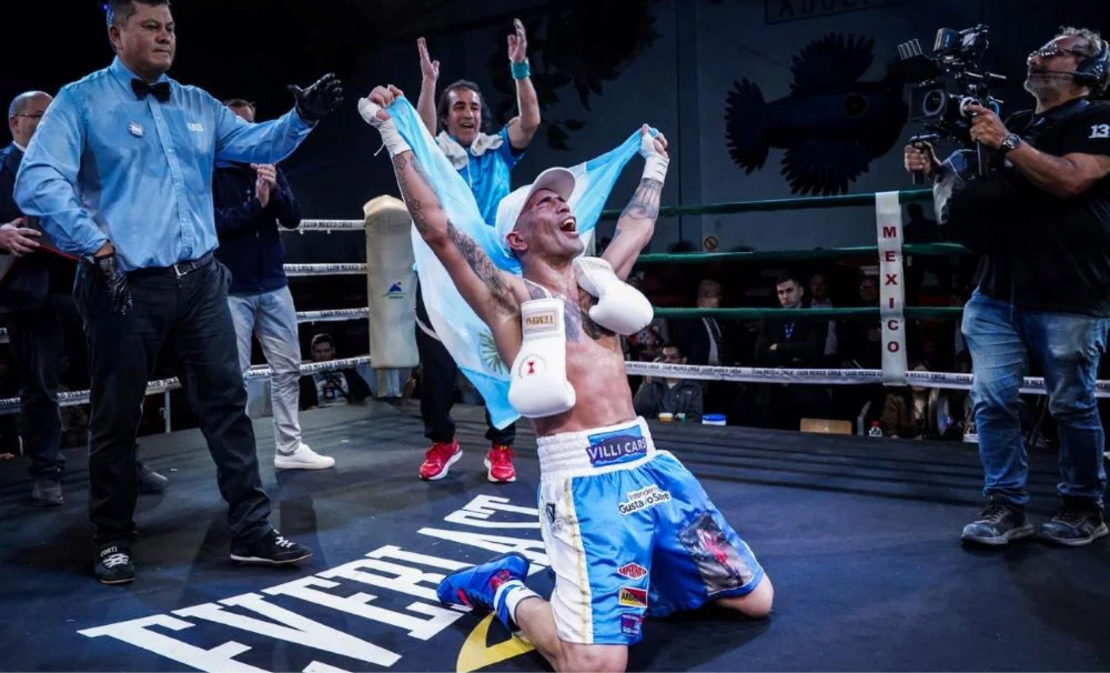 Jónathan Sánchez dio vuelta una pelea exigente y se quedó con el título Fedelatin superwelter.