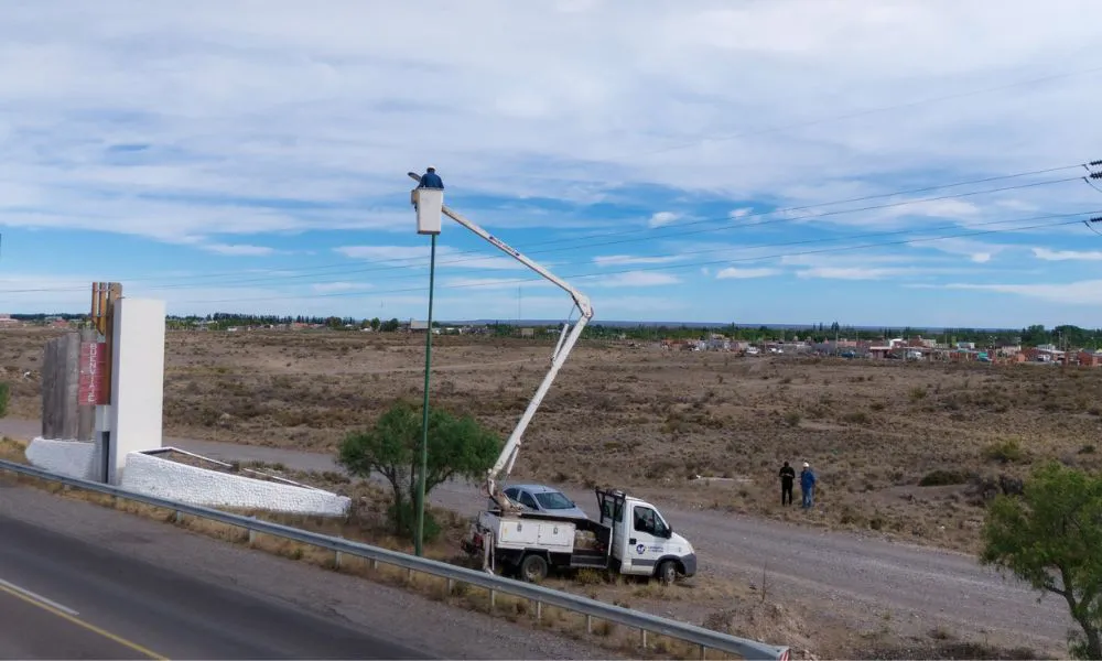 Cambio de luminarias en los accesos a Rawson